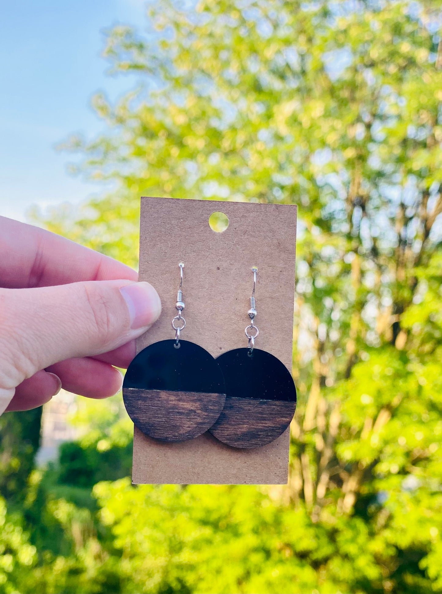 Black acrylic/dark walnut circles