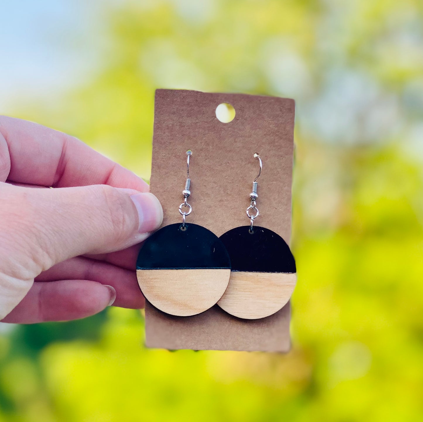 Black acrylic/natural wood circles