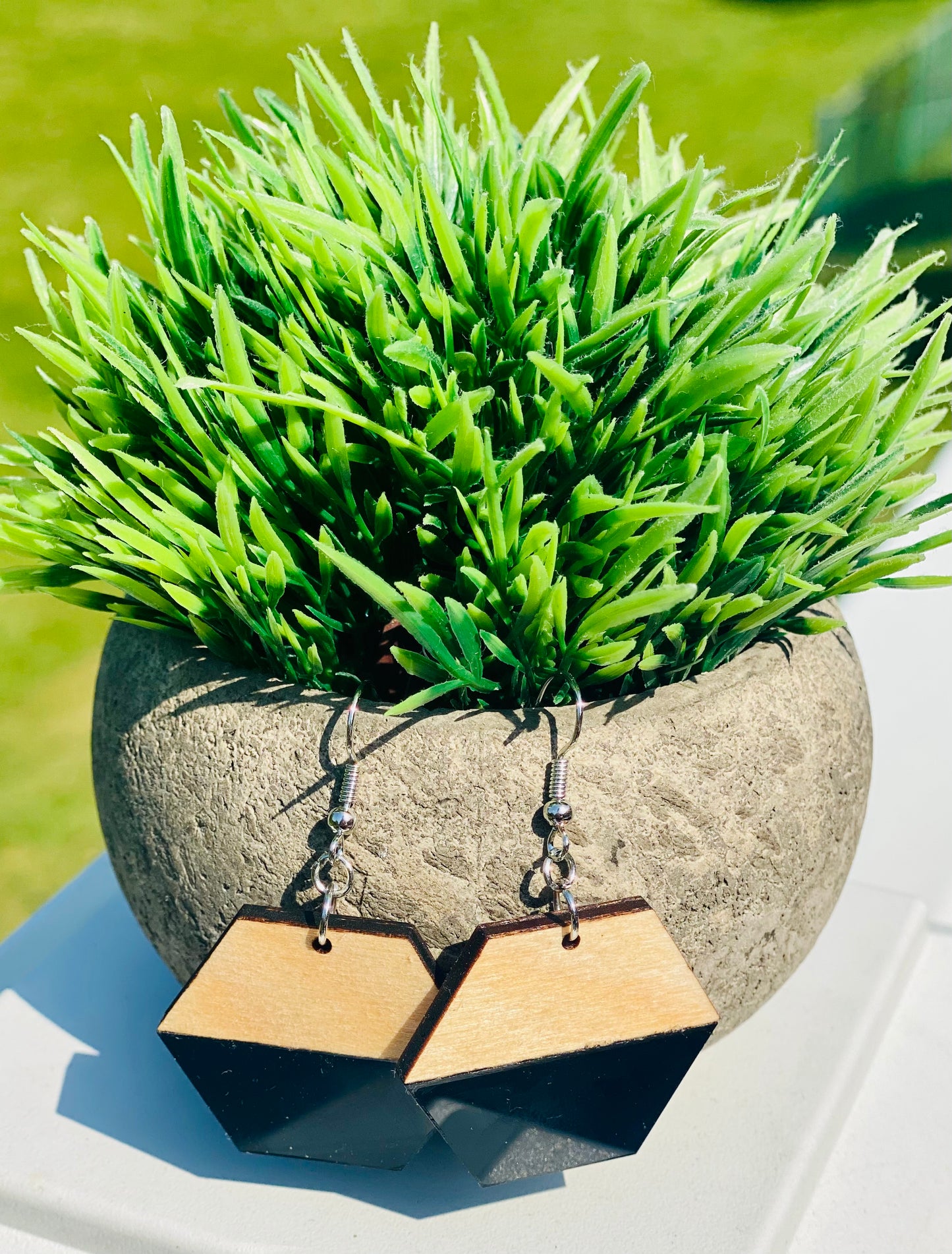 Natural wood/black acrylic hexagon