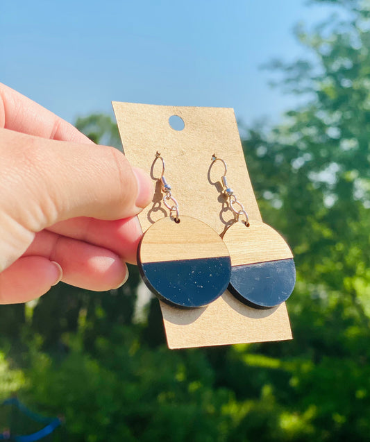 Natural wood/black acrylic